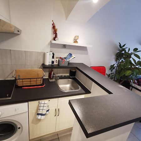 Studio Et Stationnement Offert Centre Hyères Exteriör bild