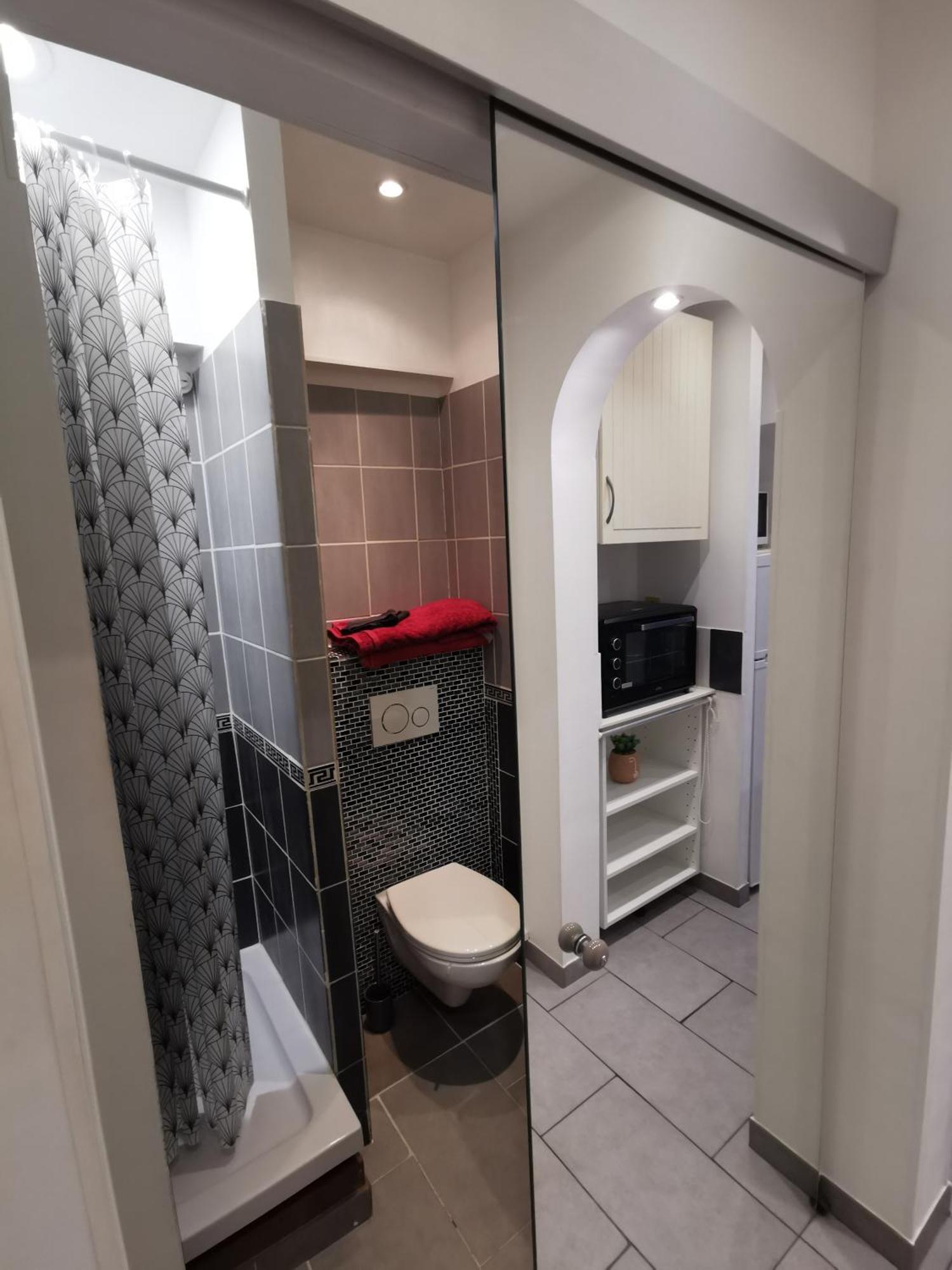 Studio Et Stationnement Offert Centre Hyères Exteriör bild